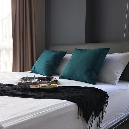 Modern Studio Room At Kathu Bagian luar foto