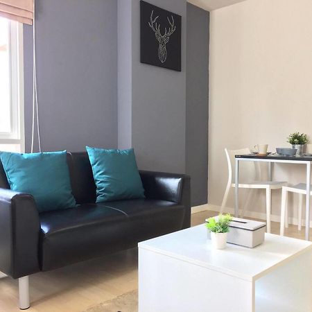Modern Studio Room At Kathu Bagian luar foto